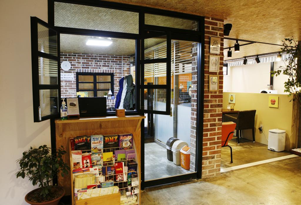 Lee & No Guesthouse Hongdae Сеул Екстериор снимка