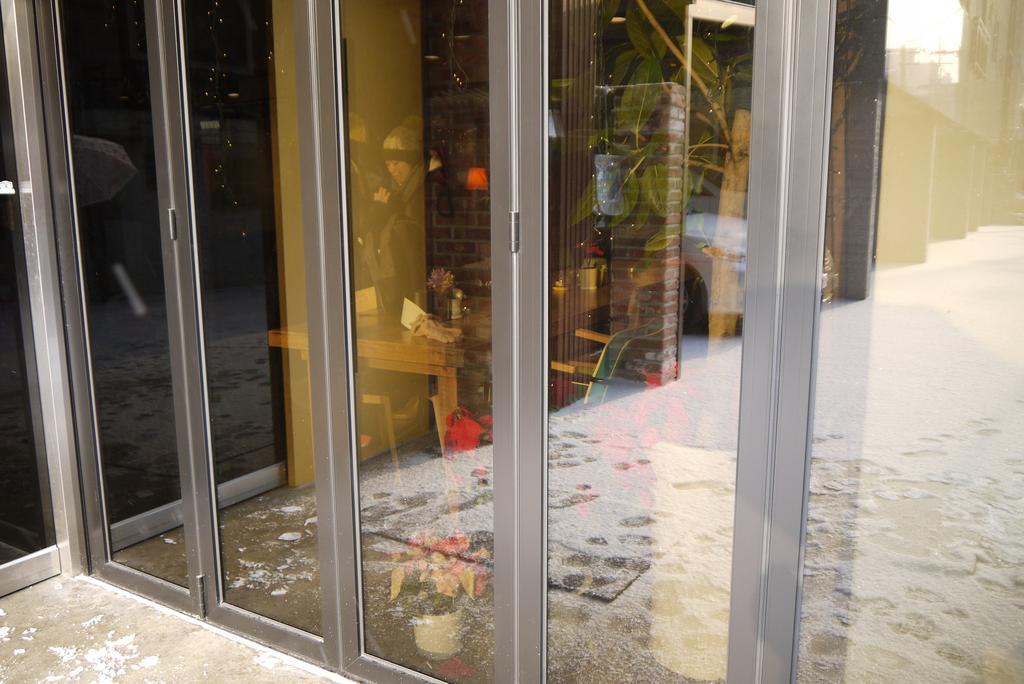 Lee & No Guesthouse Hongdae Сеул Екстериор снимка
