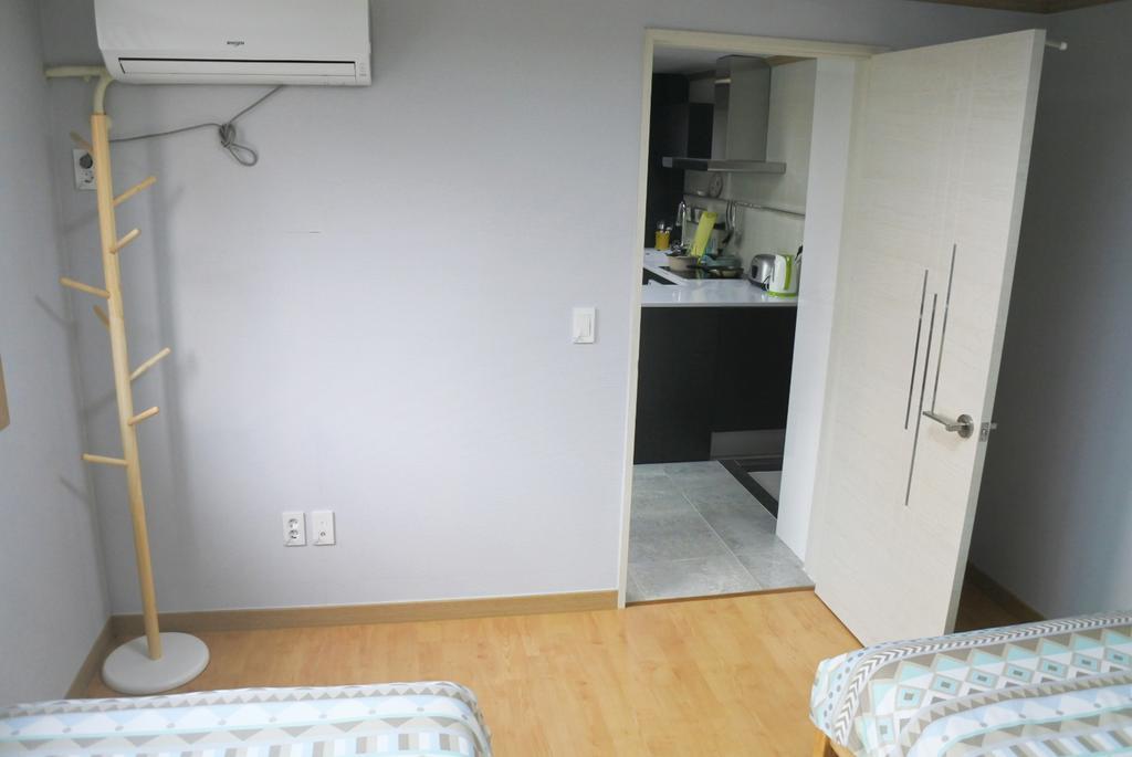 Lee & No Guesthouse Hongdae Сеул Екстериор снимка