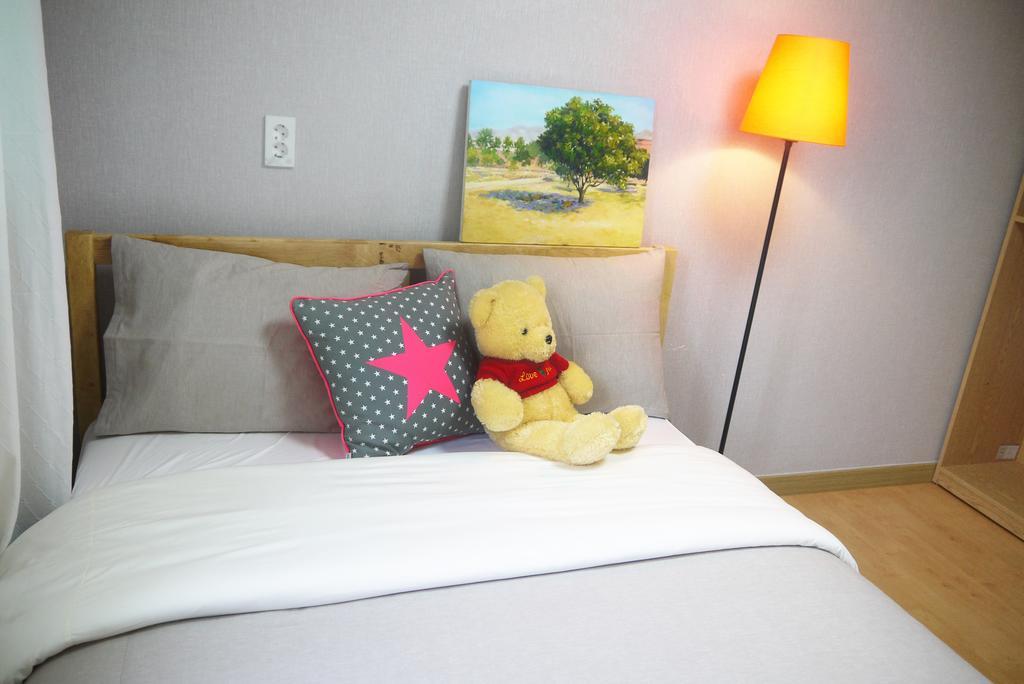 Lee & No Guesthouse Hongdae Сеул Екстериор снимка