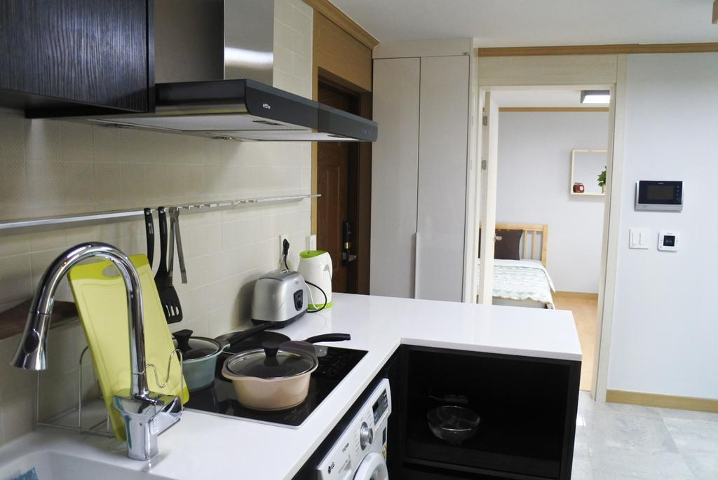 Lee & No Guesthouse Hongdae Сеул Екстериор снимка