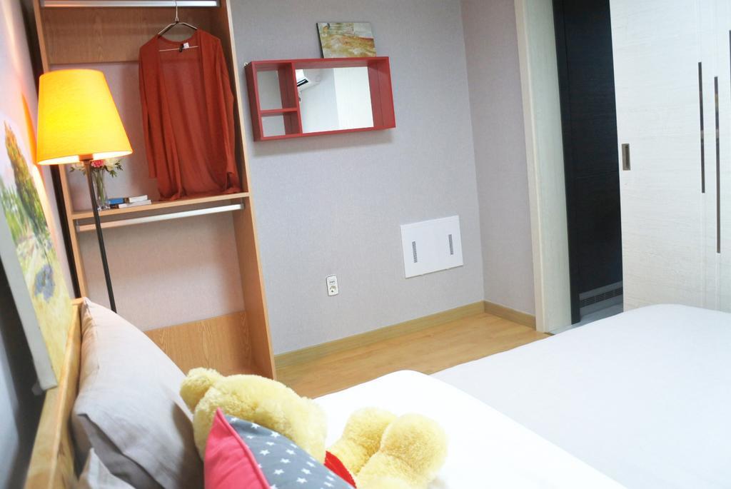 Lee & No Guesthouse Hongdae Сеул Екстериор снимка