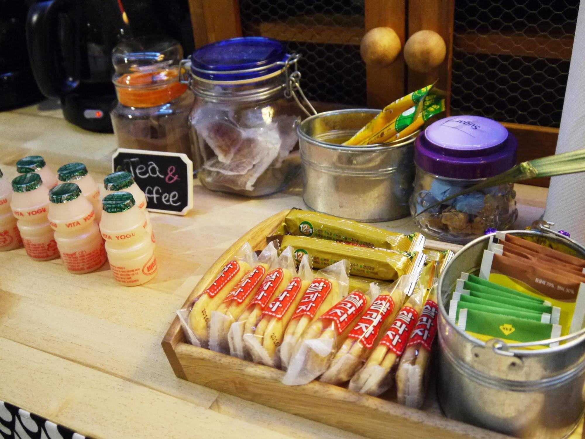 Lee & No Guesthouse Hongdae Сеул Екстериор снимка