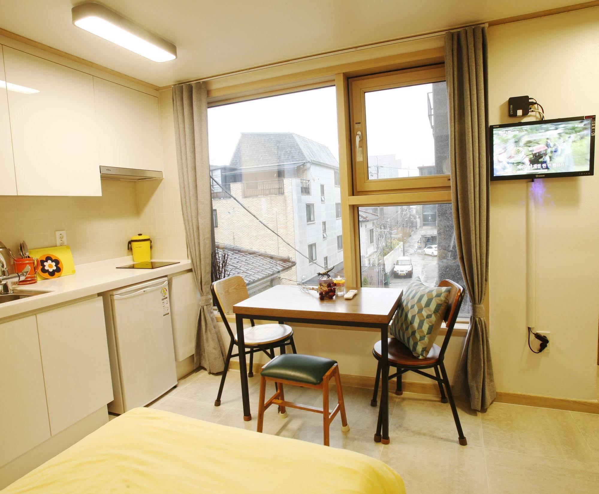 Lee & No Guesthouse Hongdae Сеул Екстериор снимка