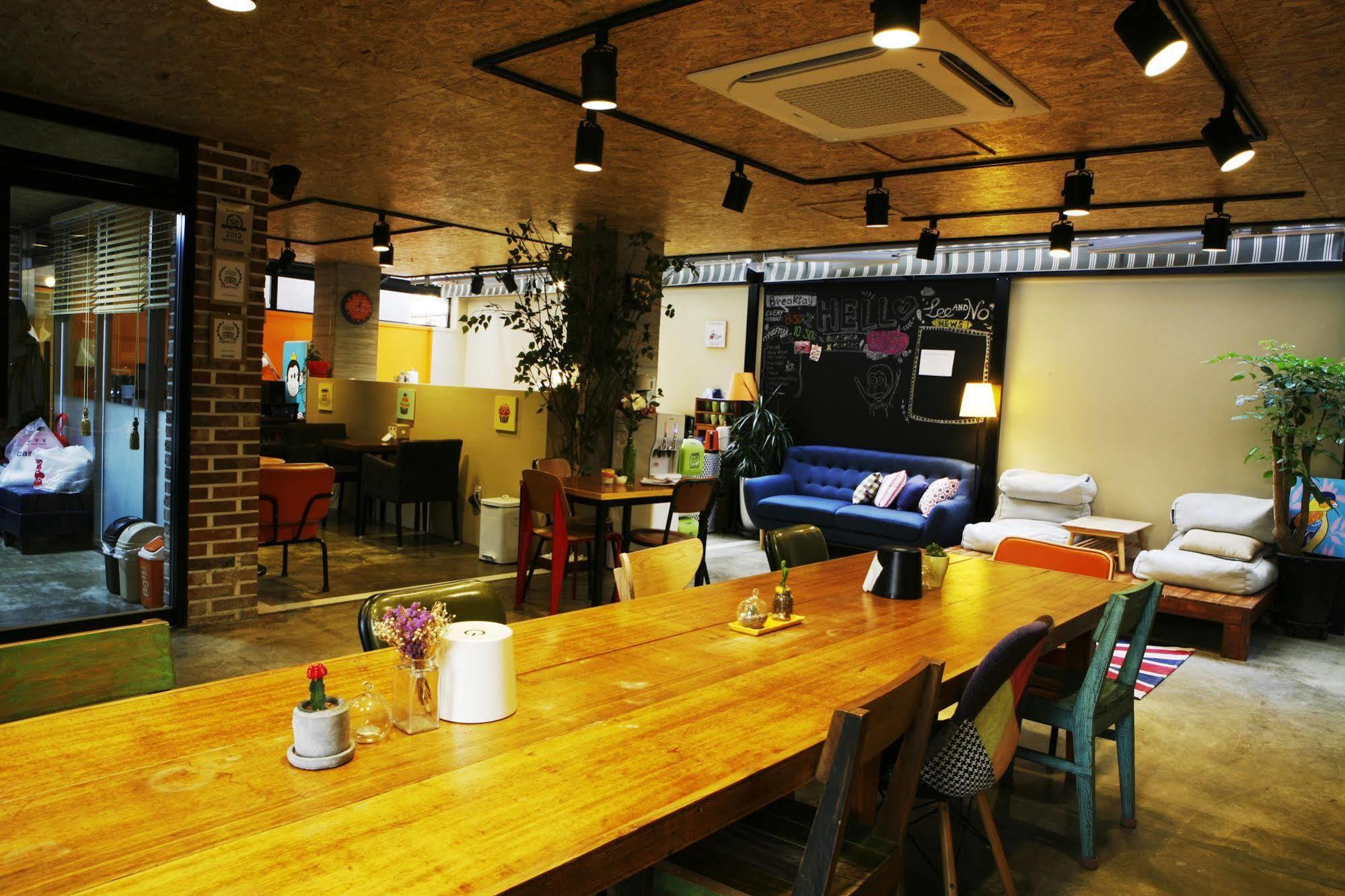 Lee & No Guesthouse Hongdae Сеул Екстериор снимка