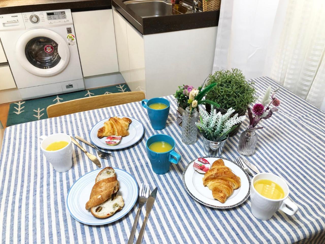 Lee & No Guesthouse Hongdae Сеул Екстериор снимка