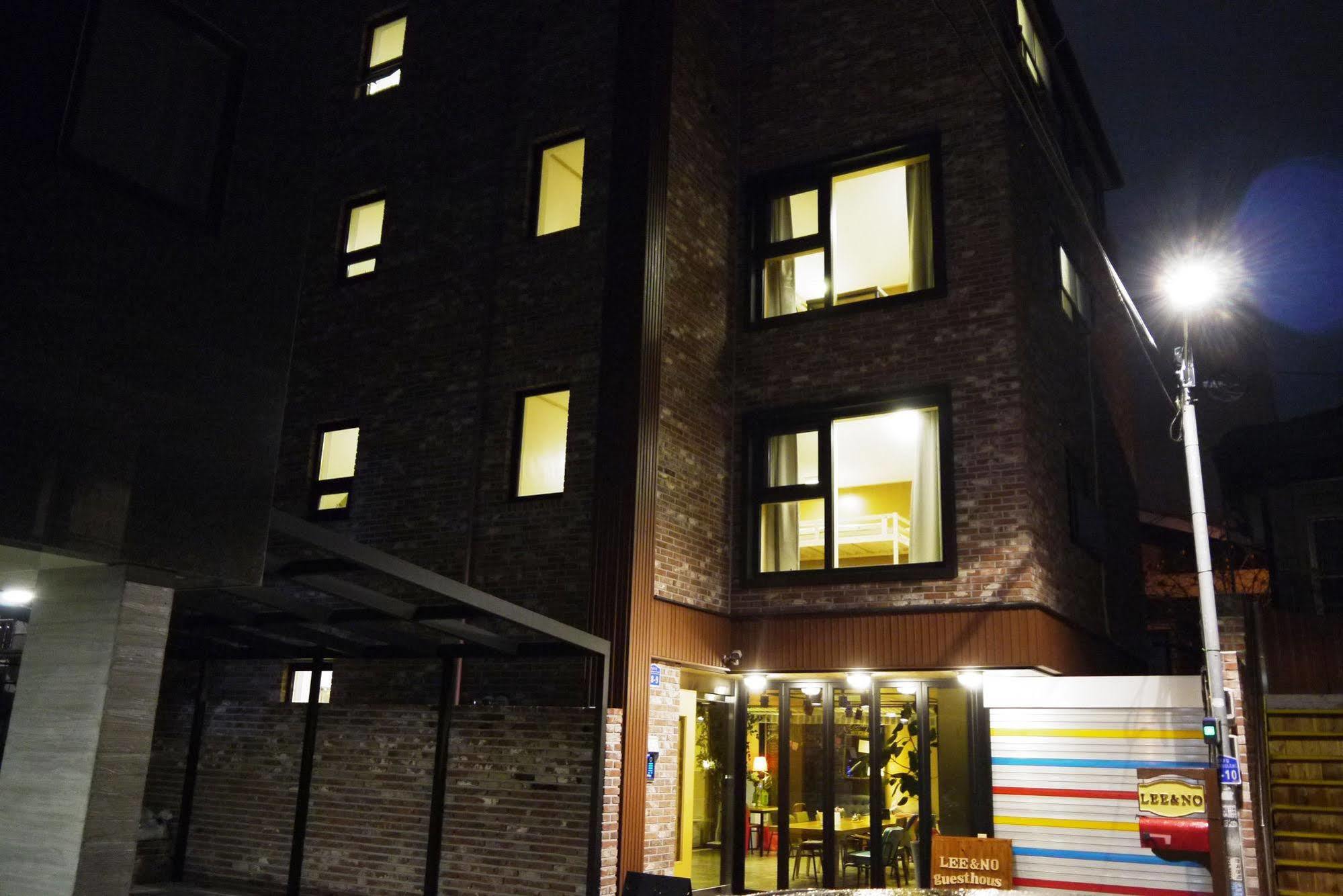 Lee & No Guesthouse Hongdae Сеул Екстериор снимка