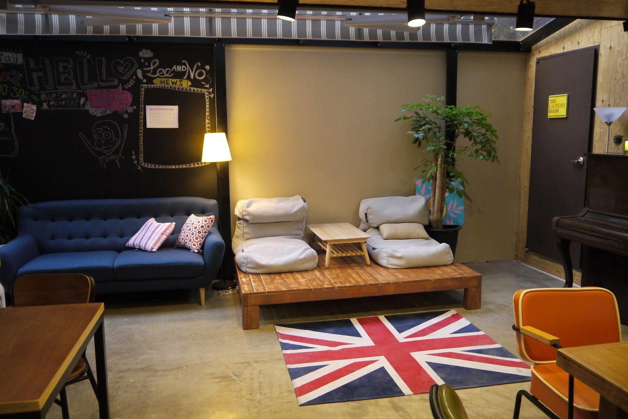 Lee & No Guesthouse Hongdae Сеул Екстериор снимка