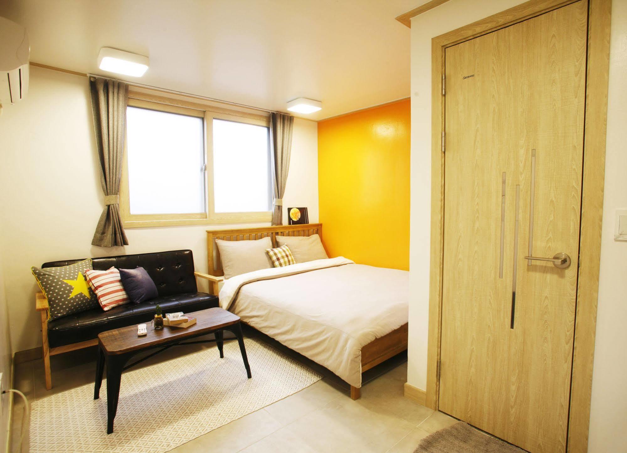 Lee & No Guesthouse Hongdae Сеул Екстериор снимка