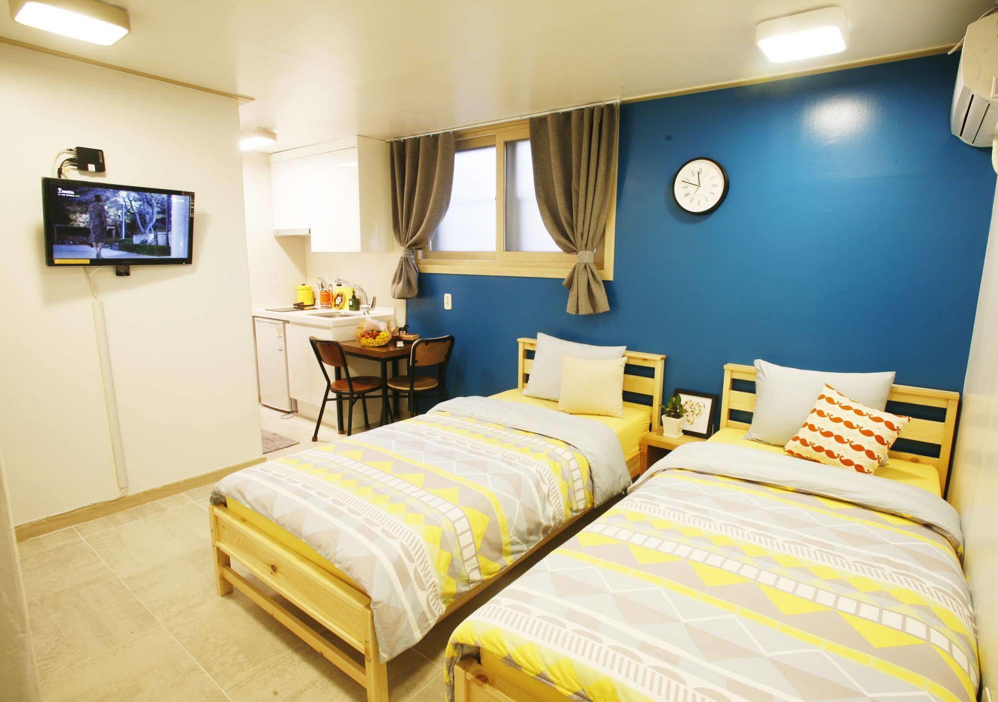 Lee & No Guesthouse Hongdae Сеул Екстериор снимка